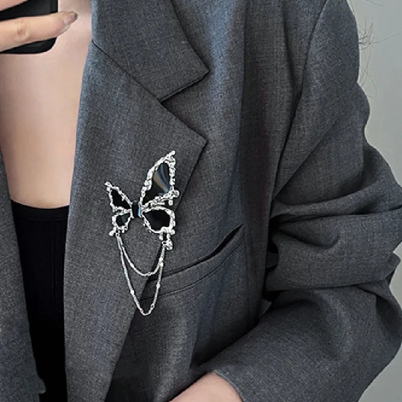 Metal Chain Brooch Tassel Butterfly Pendant Brooch for Women Men Couple Overcoat Suit Shirt Lapel Pin Clothing Accessory Jewelry
